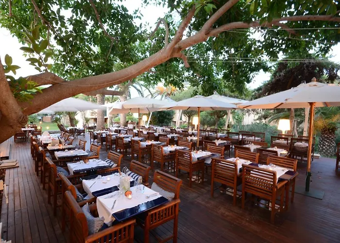 Unahotels Club Ancora Resort 4*